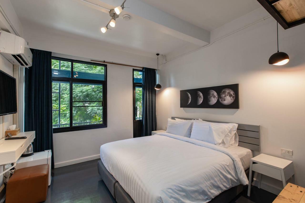 Every Surawong Bangkok Exterior photo