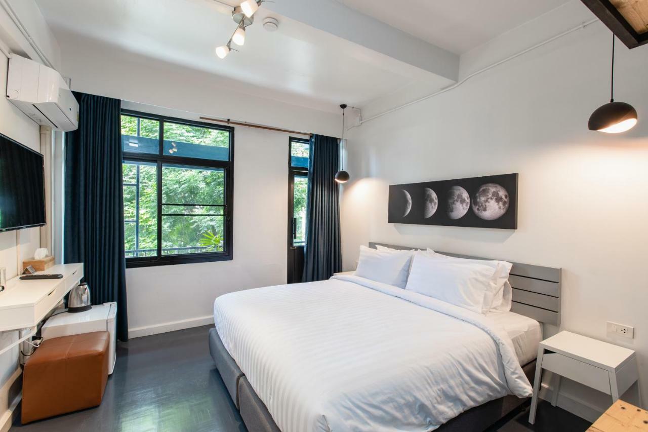 Every Surawong Bangkok Exterior photo