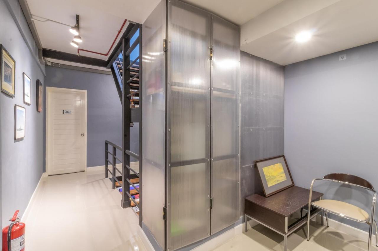 Every Surawong Bangkok Exterior photo